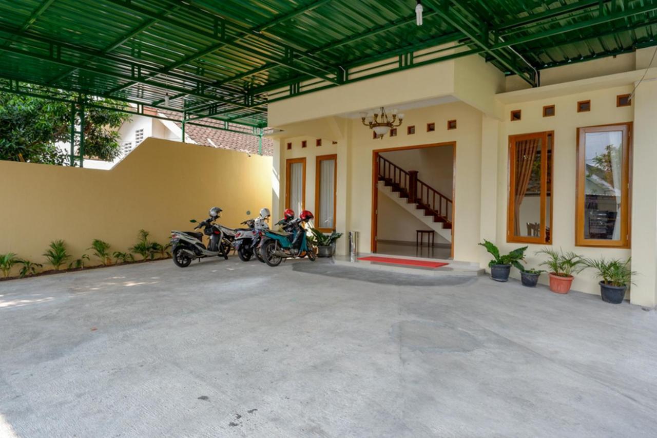 Reddoorz Near Stadion 45 Karanganyar Karanganyar  Exterior foto