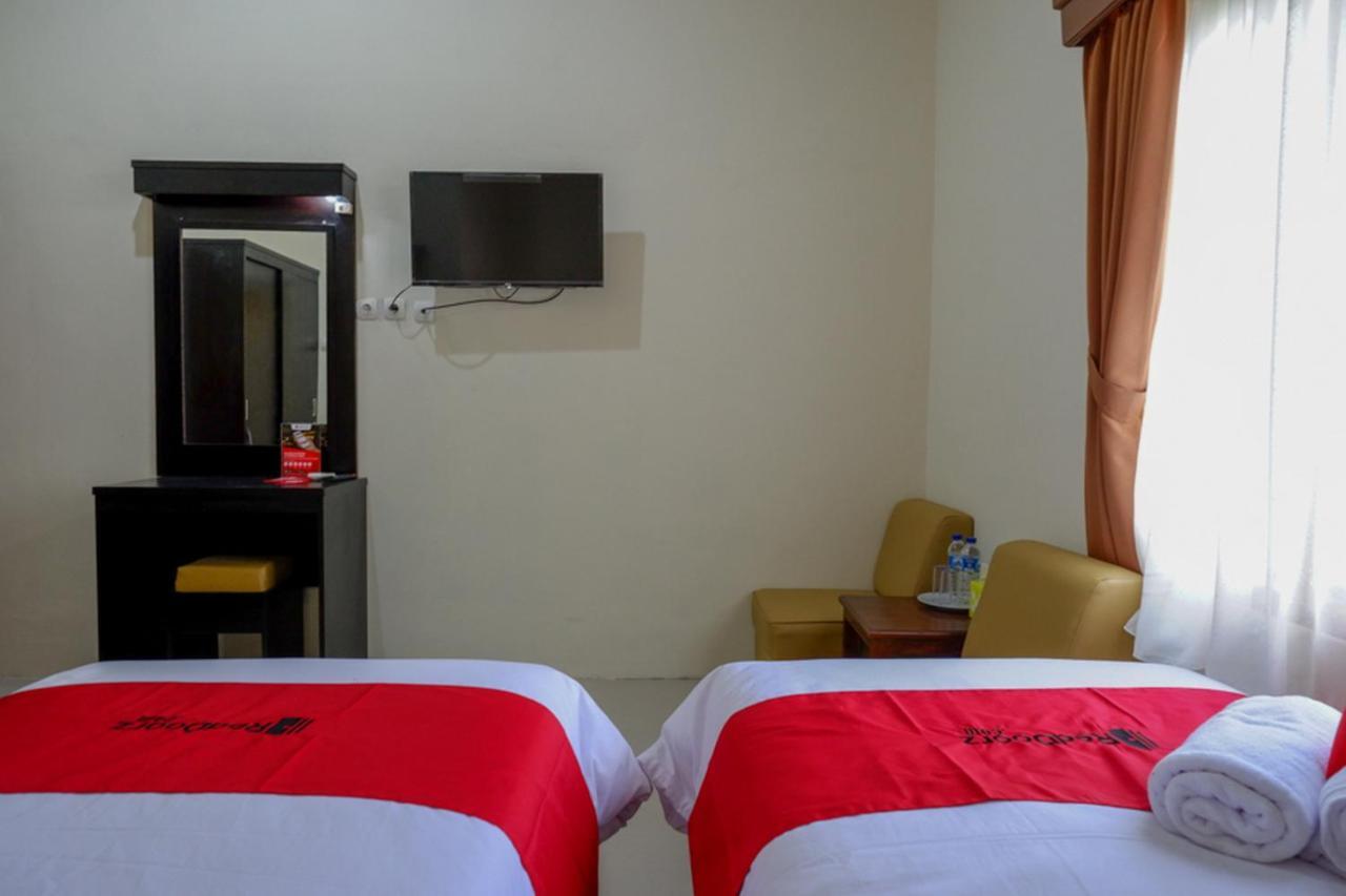 Reddoorz Near Stadion 45 Karanganyar Karanganyar  Exterior foto