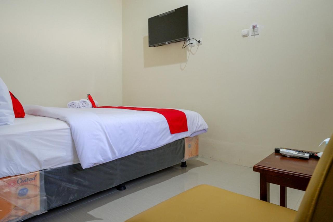 Reddoorz Near Stadion 45 Karanganyar Karanganyar  Exterior foto