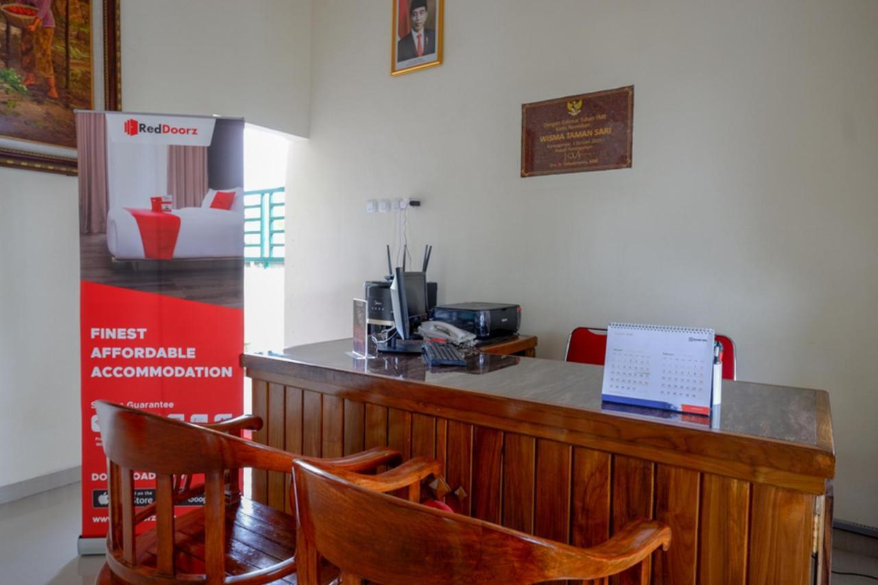 Reddoorz Near Stadion 45 Karanganyar Karanganyar  Exterior foto