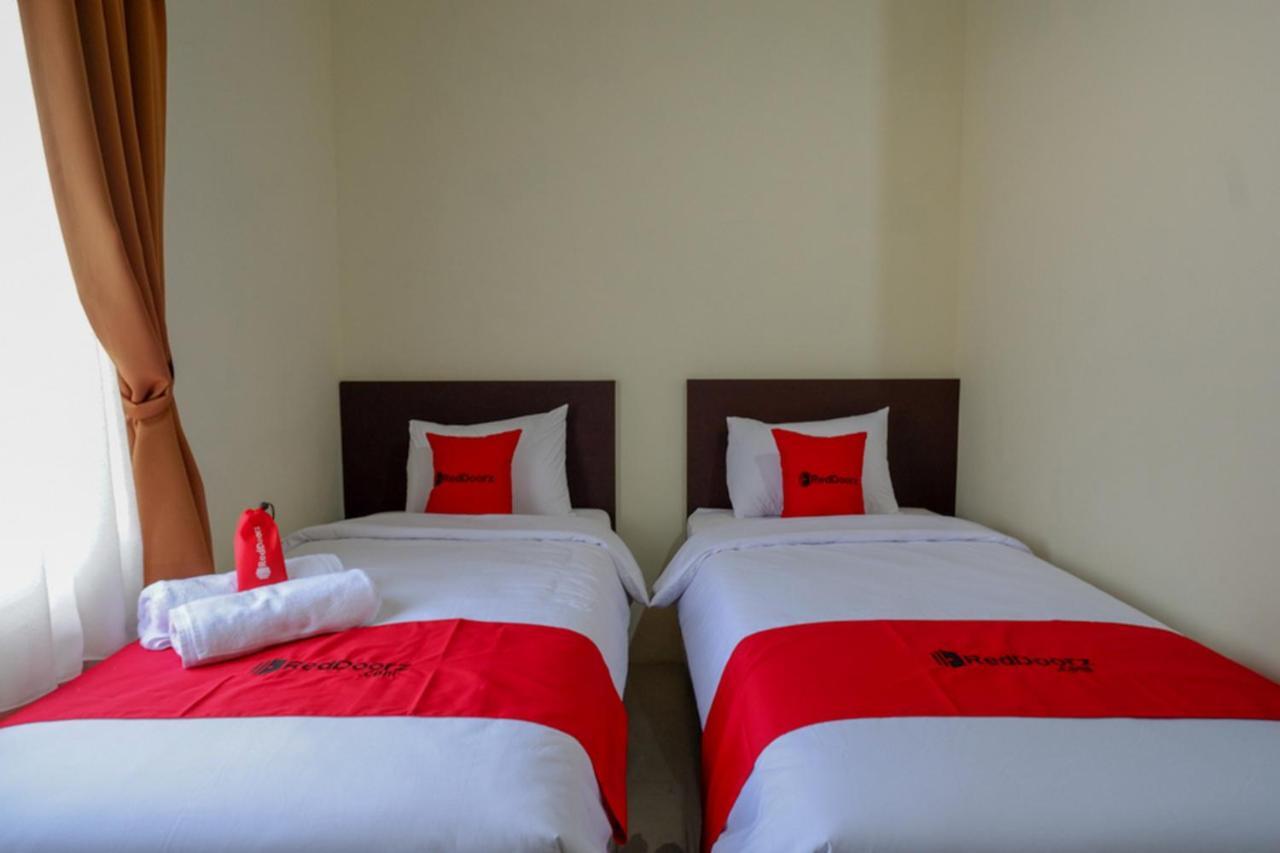 Reddoorz Near Stadion 45 Karanganyar Karanganyar  Exterior foto