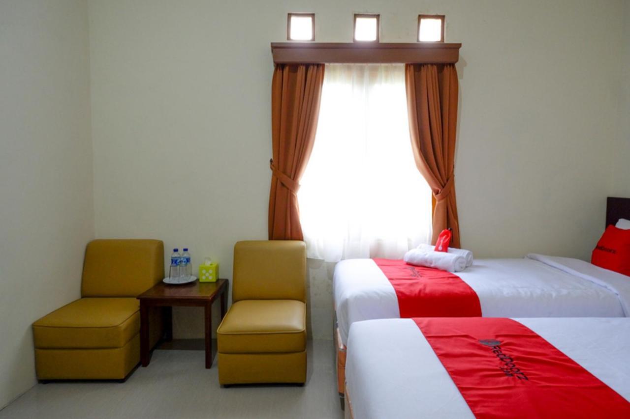 Reddoorz Near Stadion 45 Karanganyar Karanganyar  Exterior foto