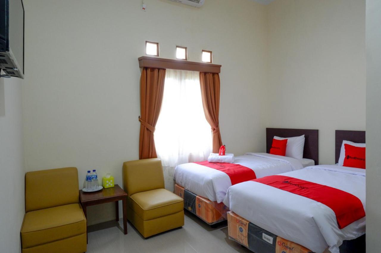 Reddoorz Near Stadion 45 Karanganyar Karanganyar  Exterior foto
